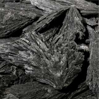 Kyanite Black Blades - Large 1Kg    from Stonebridge Imports